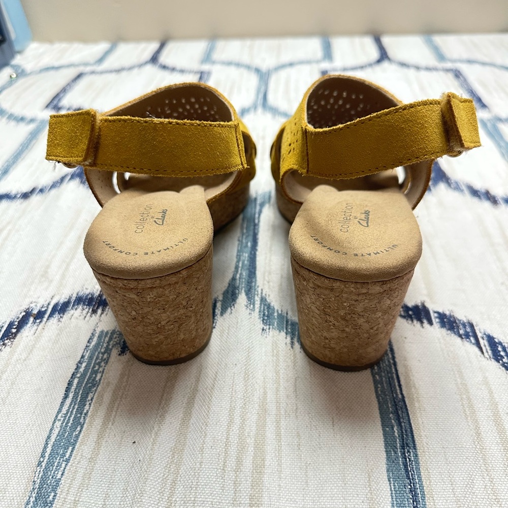 Clarks Yellow Sandals - Picture 2 of 7